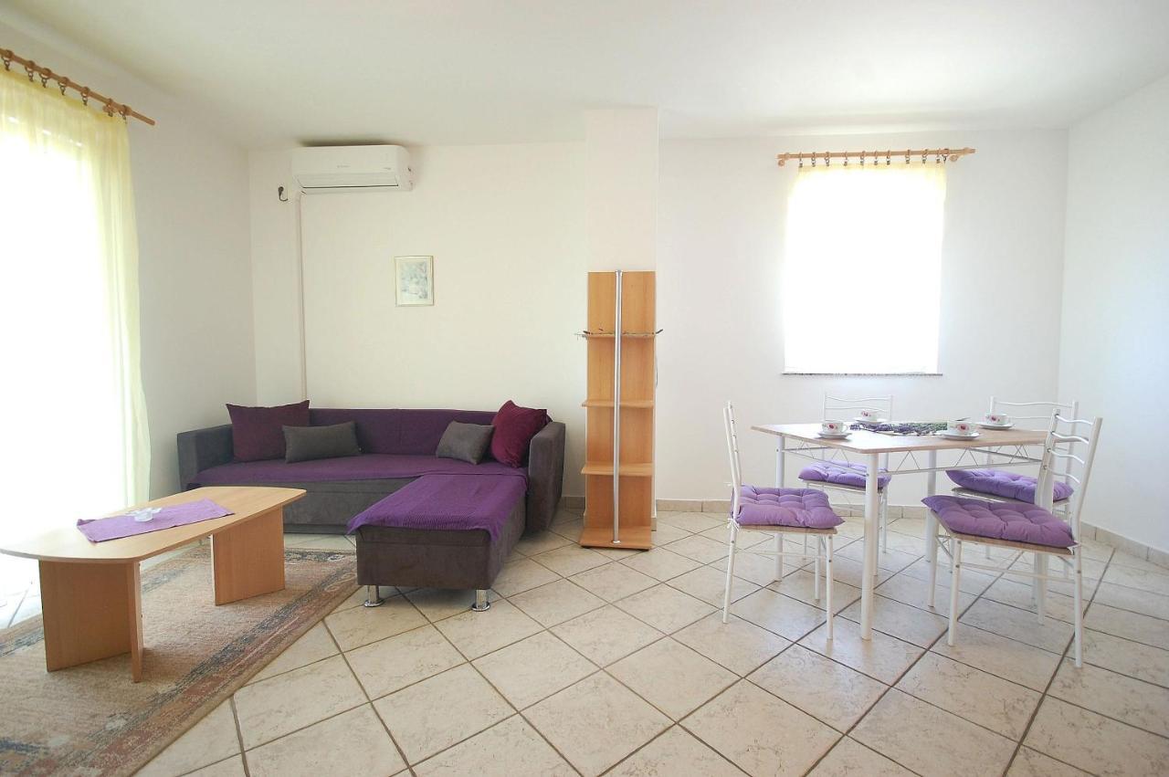 Apartments Novak By El-Pi Tours Malinska Exterior foto
