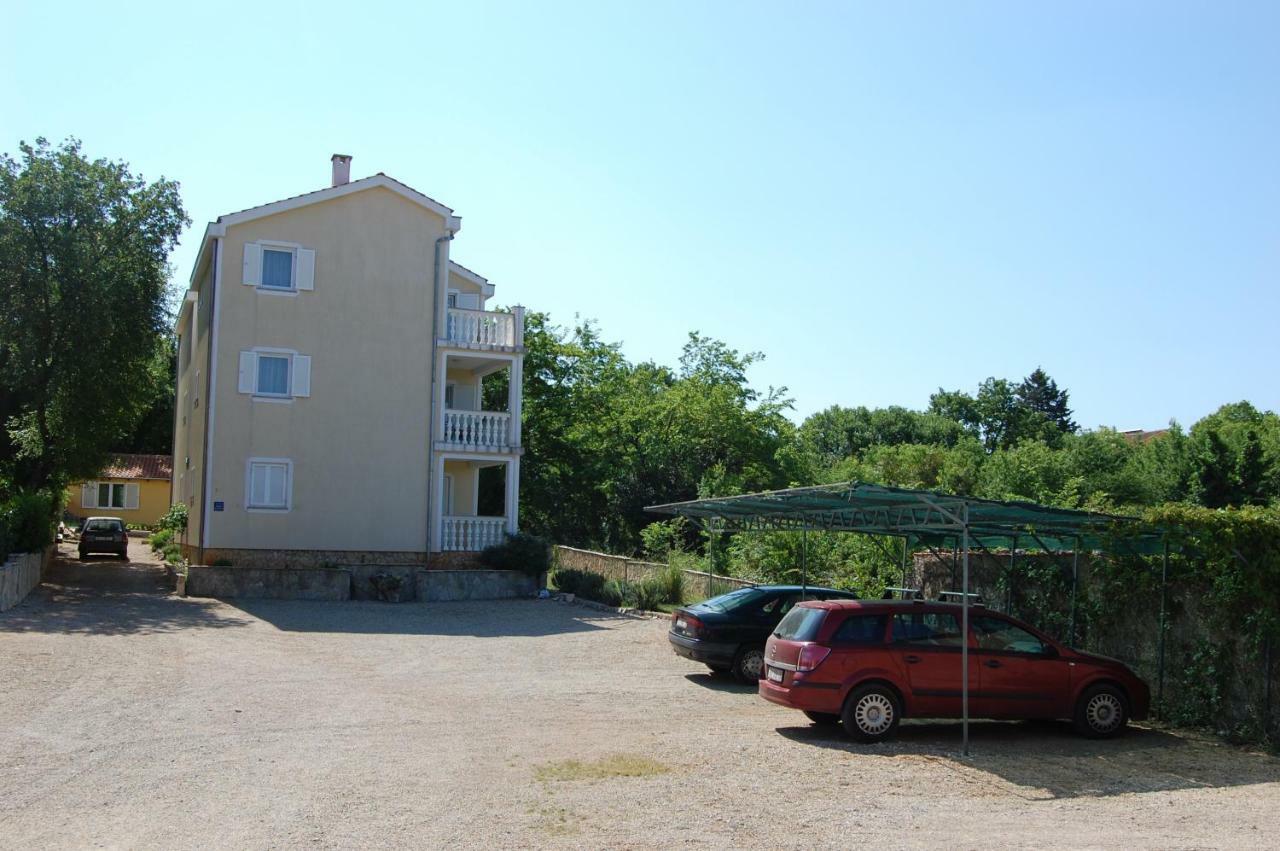 Apartments Novak By El-Pi Tours Malinska Exterior foto