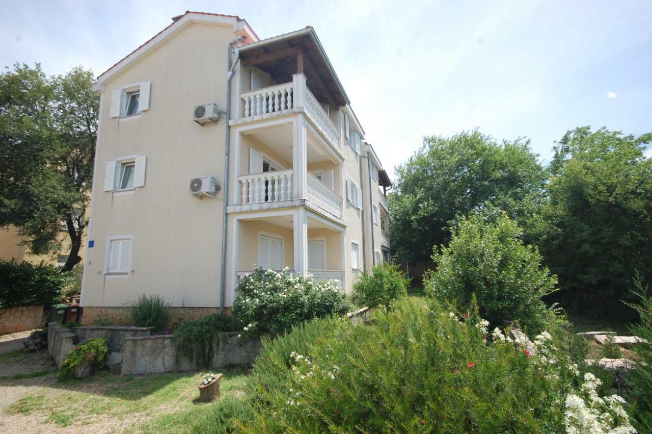 Apartments Novak By El-Pi Tours Malinska Exterior foto